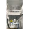 Image 4 : FRIGIDAIRE WHITE TOP FREEZER REFRIGERATOR  *ORIGINATED IN SERVICE AREA, WORKING CONDITION UNKNOWN*