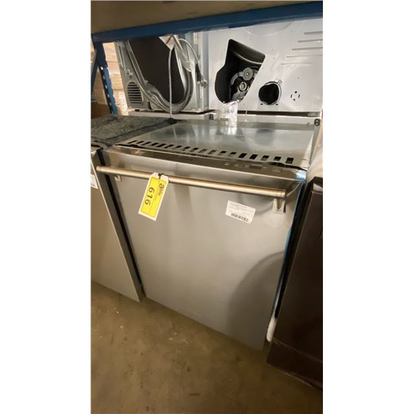 SMEG STAINLESS STEEL DISHWASHER *ORIGINATED IN SERVICE AREA, WORKING CONDITION UNKNOWN*