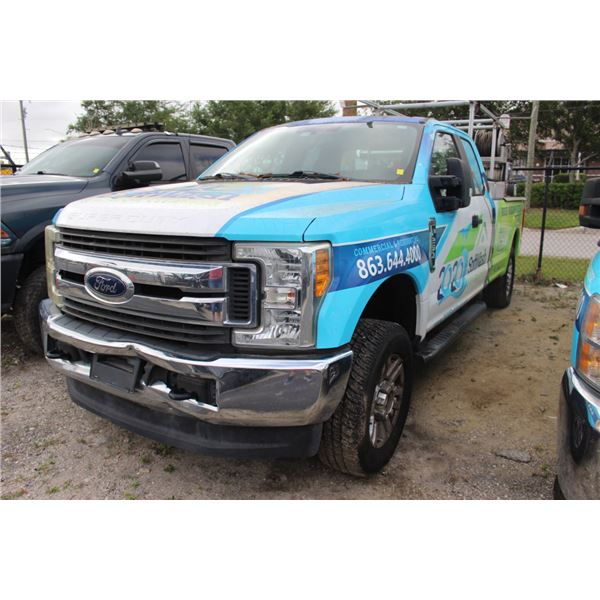 2017 F250 Lariat 4X4 STX  X-Cab LB Pick Up ch