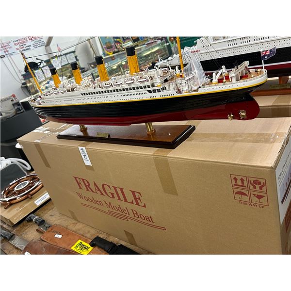 RMS Titanic  3'  Ship Model w/Box