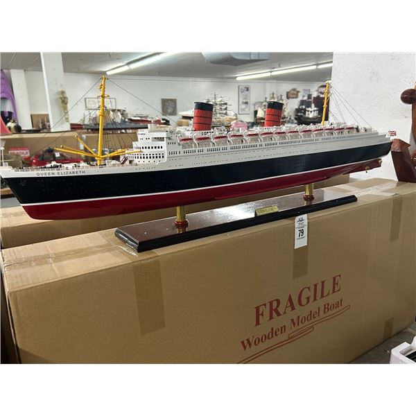 Queen Elizabeth  3'  Ship Model w/Box