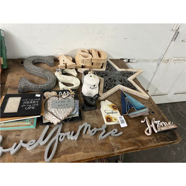 Asst. Wall Letters, Décor