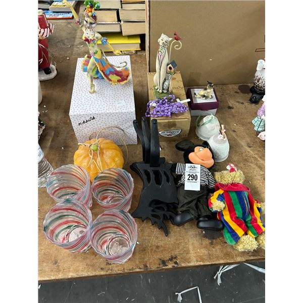 Cat Figurines, Beanie Babies, Mickey Mouse, Wall Hooks, Cups