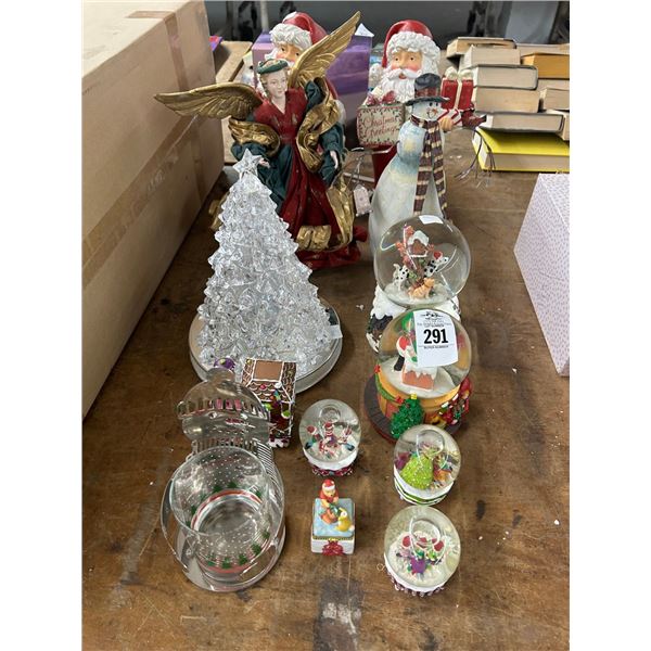 Christmas Décor, Snowglobes