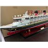 Image 2 : Disney Wonder  32"  Ship Model w/Box