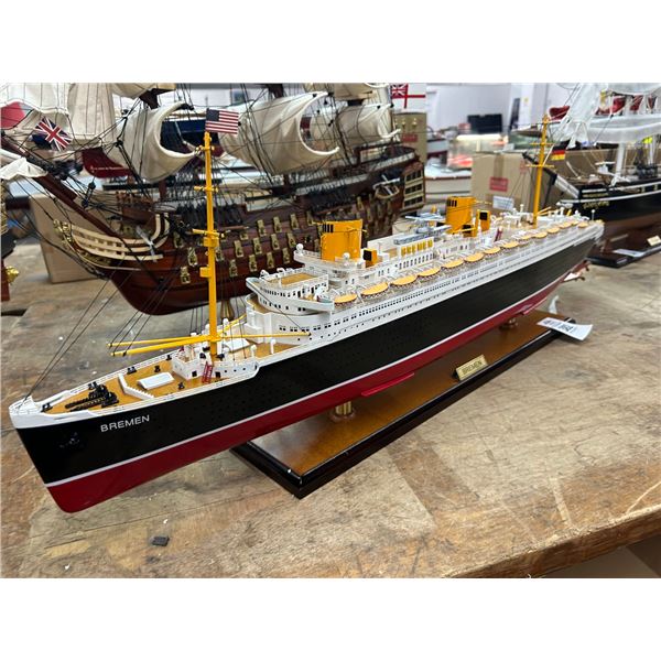 US Bremen  36"  Cruise Ship Model w/Box