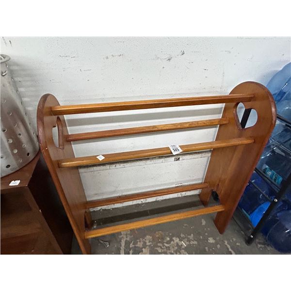 Oak w/Heart Motif Quilt Rack
