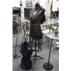 Image 2 : Antique/Other Female Clothing Busts - 2
