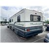 Image 2 : 1994 RESIDENCY THIRTY-FIVE HUNDRED, SINGLE DOOR MOTORHOME, CREAM/TEA,L VIN 3FCMF53GXRJB02701,