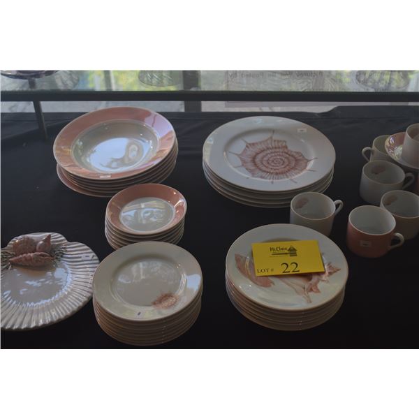 VINTAGE FITZ & FLOYD COQUILLE DINNERWARE COLLECTION (43 PCS)