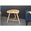 Image 3 : WERNER SHOEMAKER STOOL, DENMARK, WHITE OAK (19" X 16")