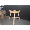 Image 5 : WERNER SHOEMAKER STOOL, DENMARK, WHITE OAK (19" X 16")