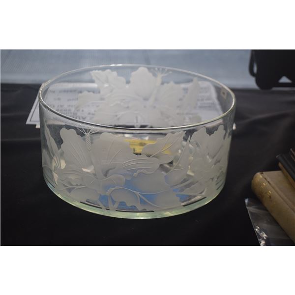 10" DEEPLY ETCHED BOWL W/HIBISCUS MOTIF