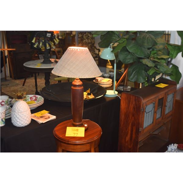 KOA TABLE LAMP W/WOVEN SHADE (20")