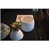 Image 3 : CERAMIC PINEAPPLE JAR & YVONNE CHENG NOTE CARDS