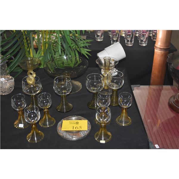 VINTAGE AMBER/GREEN BEEHIVE GLASSES, GLASS PEDESTAL BOWL & MURANO SWAN CANDLE STICKS (14 PCS)