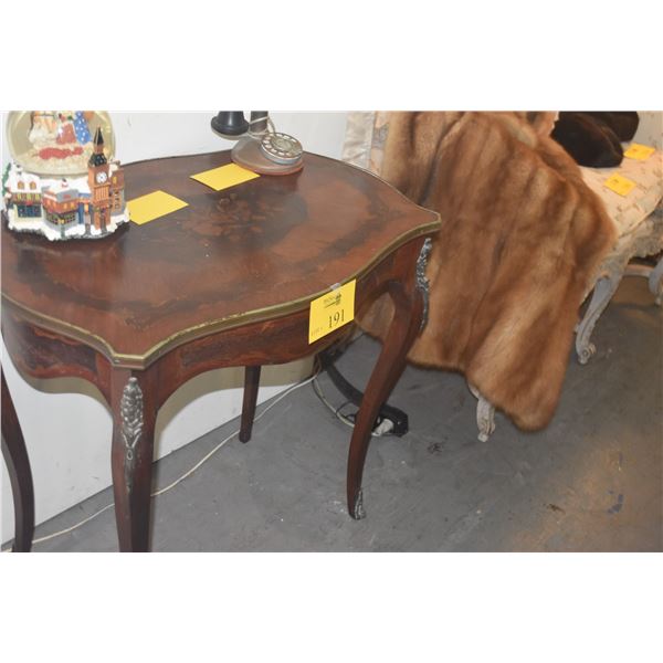 19TH CENTURY FRENCH LOUIS XV STYLE PARLOR TABLE W/MARQUETRY INLAY, BRASS BAND & ORMOLU MOUNTS