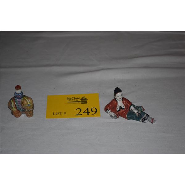 VINTAGE CHINESE SNUFF BOTTLES (2 PCS)