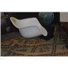 Image 3 : HERMAN MILLER EAVES WHITE MOLDED ARM CHAIR W/ROCKER BASE (DESIGN WITHIN REACH)