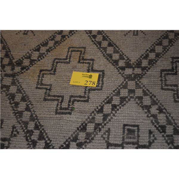 VINTAGE MOROCCAN BERBER RUG (74" X 135")