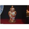 Image 2 : JAPANESE SATSUMA FLORAL PORCELAIN VASE W/STAND