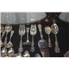 Image 2 : REED & BARTON STERLING SILVER FLATWARE (124 PCS) (4,279 GTW W/O KNIVES)
