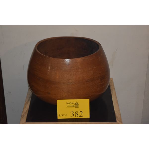 MONKEYPOD BOWL (9" X 8 1/4")