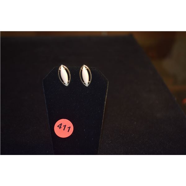 14K CORAL EARRINGS (5.3 GTW)