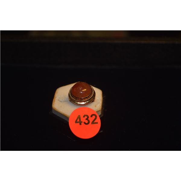 10K (TESTED) QUARTZ CABOCHON RING, SIZE 5 (4.6 GTW)