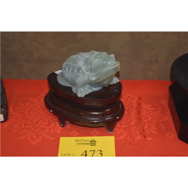 SERPENTINE JADE COIN FROG W/STAND