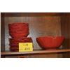 Image 1 : NANETTE VACHER AMBIANCE FLEUR ROUGE BOWLS & PLATES (17 PCS)