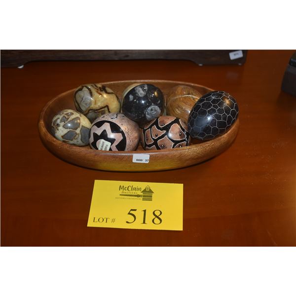 COLLECTION OF EGGS IN MONKEYPOD WOOD BOWL (9 PCS)