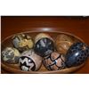 Image 2 : COLLECTION OF EGGS IN MONKEYPOD WOOD BOWL (9 PCS)