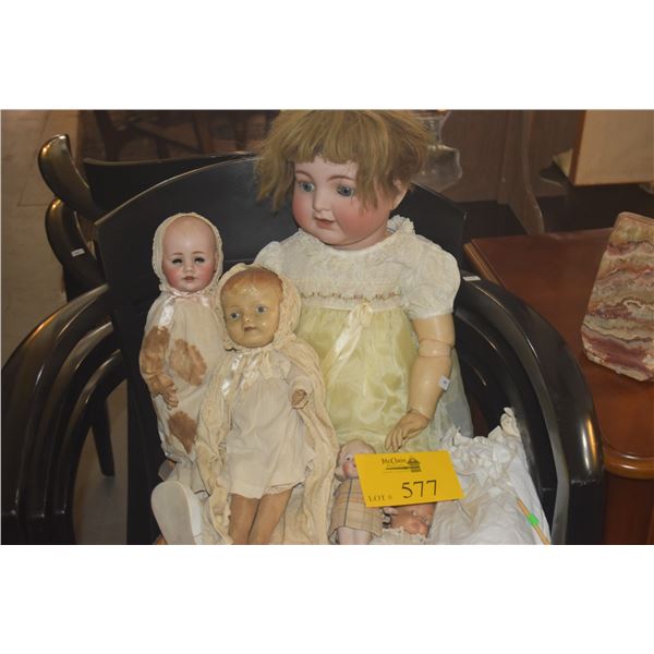COLLECTION OF ANTIQUE DOLLS & EXTRA CLOTHES (5 PCS)