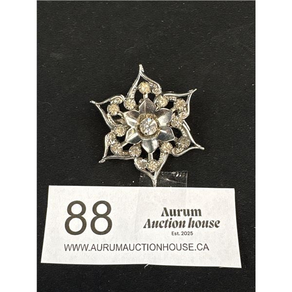 1960s-70s Pretty Vintage Rhinestone Flower Brooch Not Marked