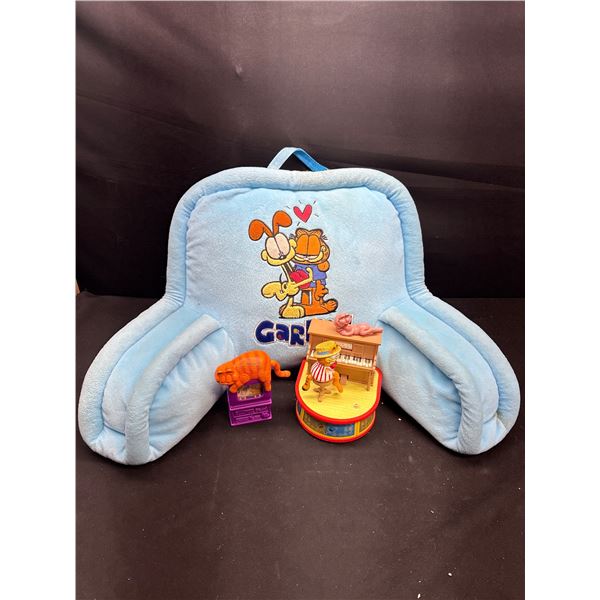 Vintage Collectible Garfield Lot Pillow etc