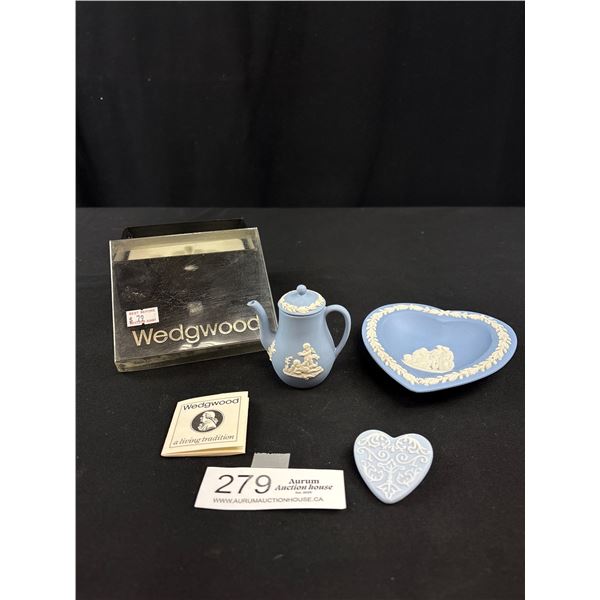 Nice Lot of Vintage Wedgewood Pieces Mini Teapot Heart Dish + Heart Brooch