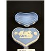 Image 2 : Very Nice Wedgewood Jasperware Heart Shaped Lidded Trinket Box