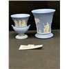 Image 2 : 2 Vintage Wedgewood Jasperware Small Vases