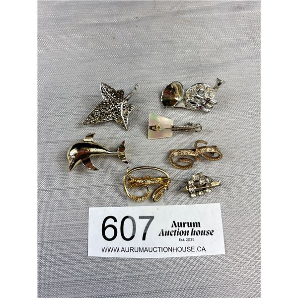 7 Vintage Small Brooches with Stones