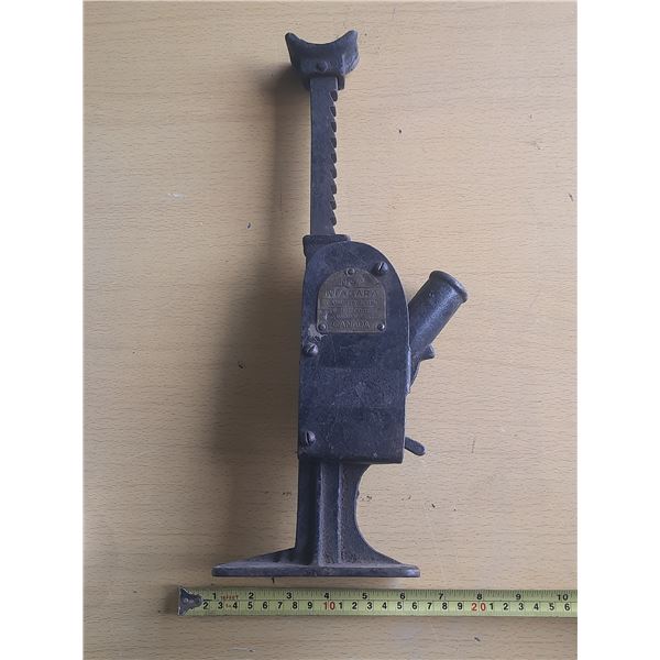Car Jack. (Made In Niagara Falls)