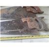 Image 2 : (3) Vintage hand saws.