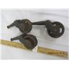 Image 5 : 141. 3 Antique Large Cast Iron Castors Great Shape