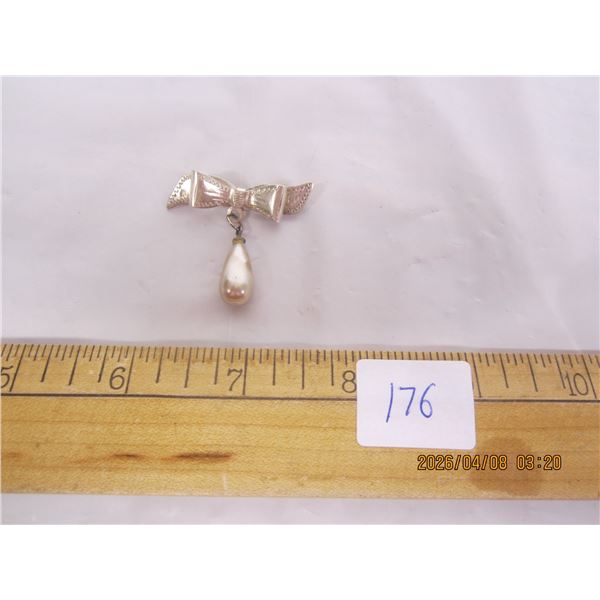 176. Sterling 925 Silver Broach with a Tear Drop Pearl Hanging from It