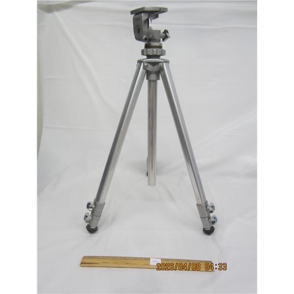 194. Hi Quality Vintage Aluminium Camera Tripod Fully Adjustable