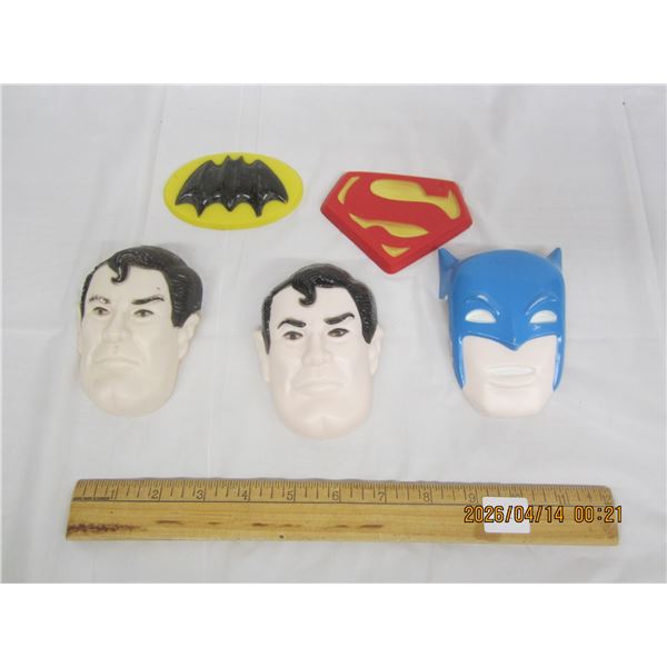 227. 1977 Superhero Cake Decorations Batman and Superman