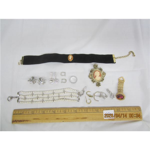 230. Lot of Vintage Jewelry Cameo Ect.