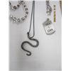 Image 4 : 233. Lot of Vintage Necklaces
