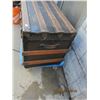 Image 3 : 283. Antique Wooden Steamer Trunk in Good Condition