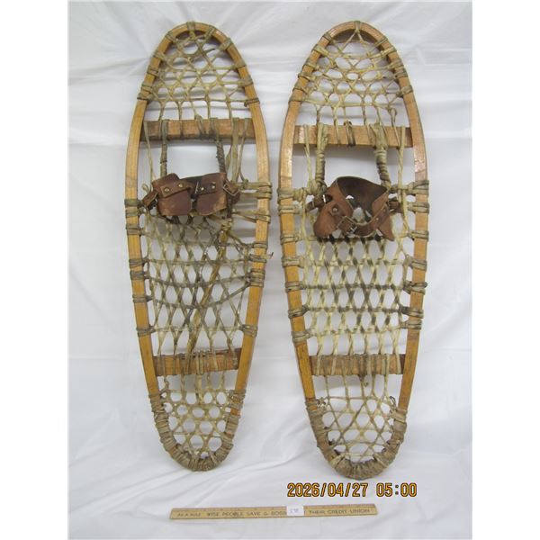 298. Pair of Antique Snowshoes Good Condition 30 inches Long